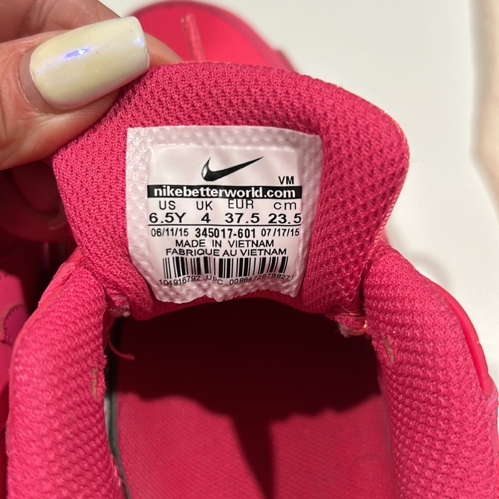 Nike Air Max hot pink. Size 6.5Y. Fits like a 6 womens - Picture 5 of 5